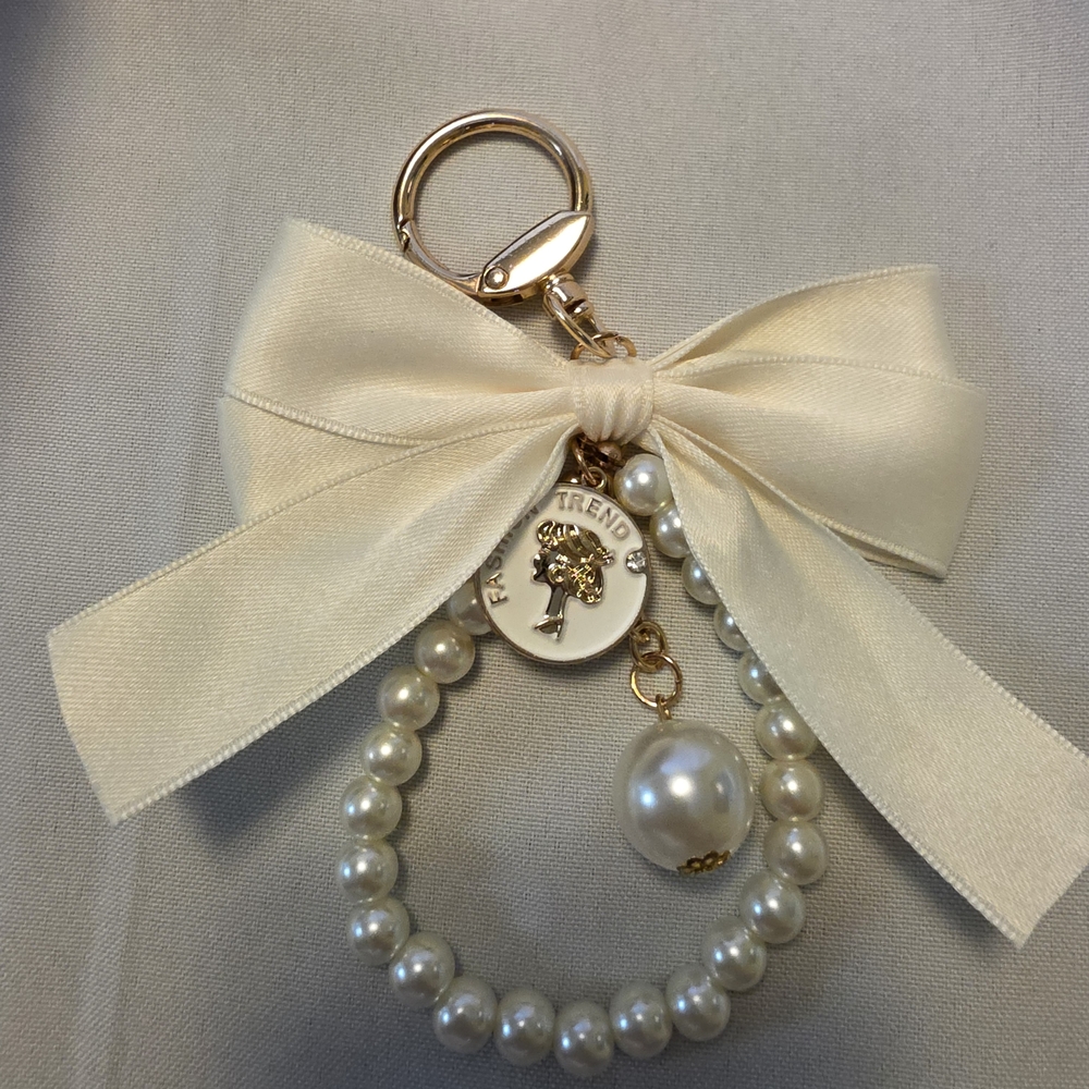 Elegant Pearl Keychain with Bow